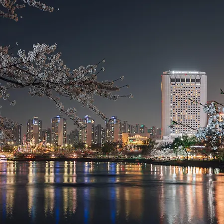 Lotte Hotel World